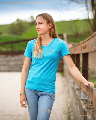 Osvěžující styl na léto – do stáje i do města 🩵 Tričko Summer je ideální parťák na červenec. Tyrkysová vás ochladí už...