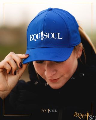 Jednoduchost, která zaujme! Kšiltovka Classic Blue v čistém modrém odstínu nabízí nadčasový design a pevné provedení....